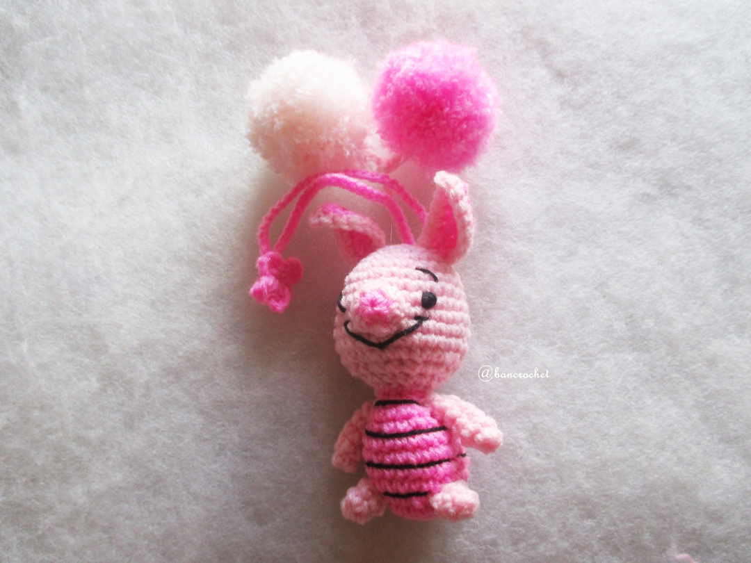 พวงกุญแจตุ๊กตาพิกเลท dolls pom pom amigurumi crochet keychain