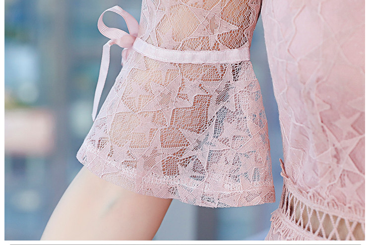 Dress4569 เดรสยาวลูกไม้แขนสามส่วนระบายผูกโบว์ คอและช่วงเอวแต่งลูกไม้ฉลุ ซิปหลัง มีซับในอย่างดี ทรงคอวีใส่แล้วดูผอมเพรียว งานดีทรงดีสวยหวานละมุน ใส่ทำงาน/ใส่ออกงานได้ มี 2 สี ฟ้า, ชมพู