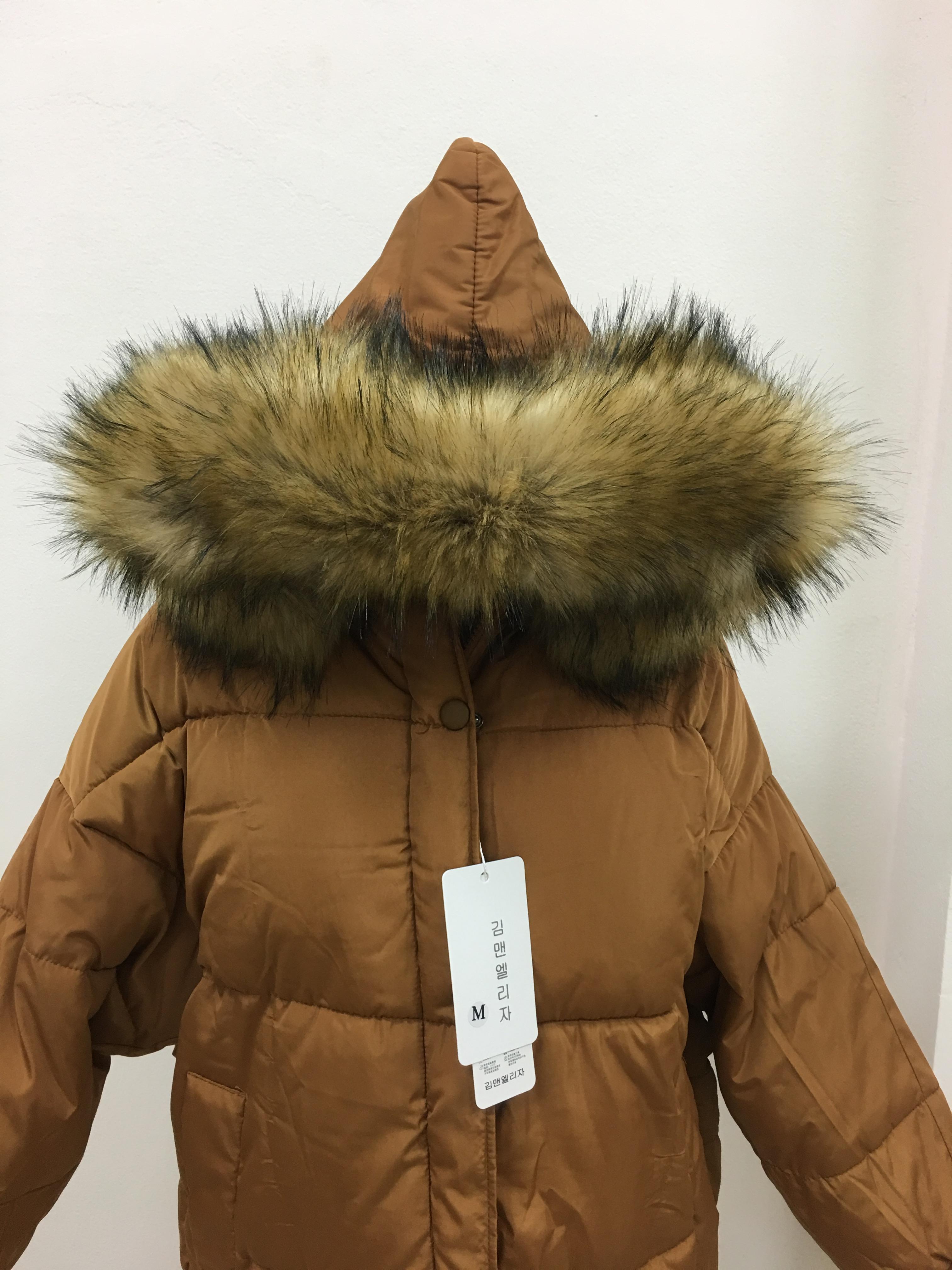 เสื้อกันหนาวฮู้ดดี้ แต่งเฟอร์หนาฟู งานเกรดดีเหมือนแบบ อุ่นมากกกก หิมะก็เอาอยู่ (ถอดขนได้)