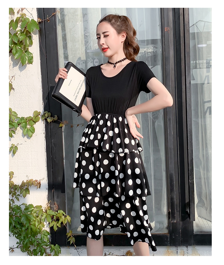 Dress4693 เดรสยาวทรงขนมชั้นไซส์ใหญ่ ด้านบนเป็นผ้าคอตตอนยืดหยุ่นสีพื้นดำตัดต่อกระโปรงเอวยางยืดต่อระบายเป็นชั้นๆ ผ้าไมโครเนื้อดี งานน่ารักใส่เที่ยวชิลด์ๆ หรือวันสบายๆ ก็น่ารักดูดี มีติดตู้ไว้ใส่ได้เรื่อยๆ มี 2 สี ดำ, ขาว