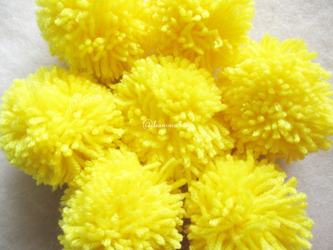 ปอมปอมไหมพรมสีเหลือง ขนาด 2 นิ้ว pompoms crochet