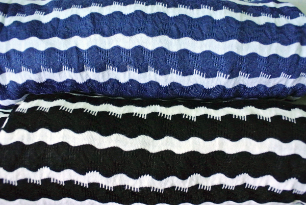 เสื้อยืดคอวีตัวใหญ่