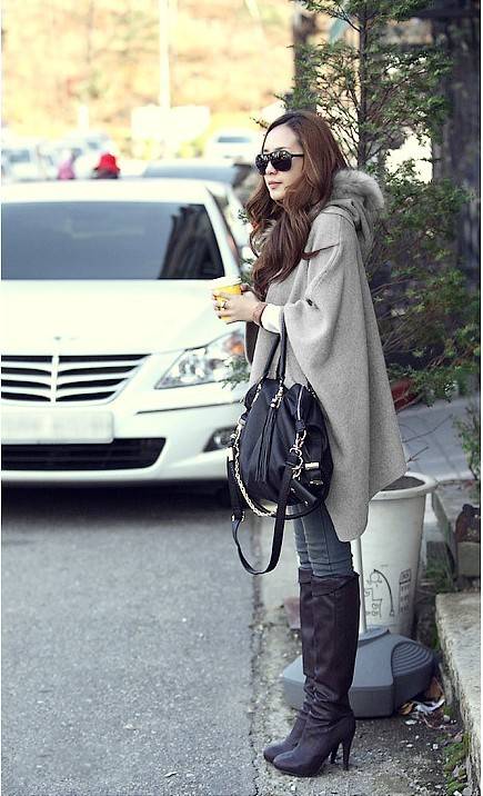 โค้ทกันหนาว ทรงโคล่ง แต่งขนเฟลอร์รอบฮูด ผ้าวูลเนื้อดี มีน้ำหนักทิ้งตัว