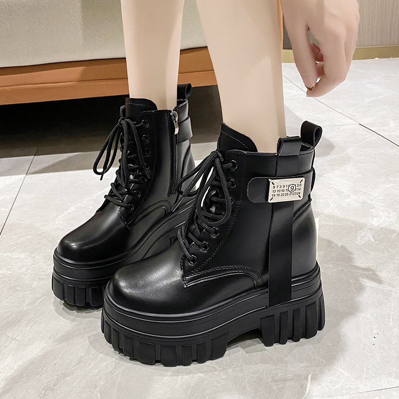 รองเท้าผ้าใบเสริมส้นสูง ไซต์35-39 สนใจทักแชท ฟรีค่าส่ง!