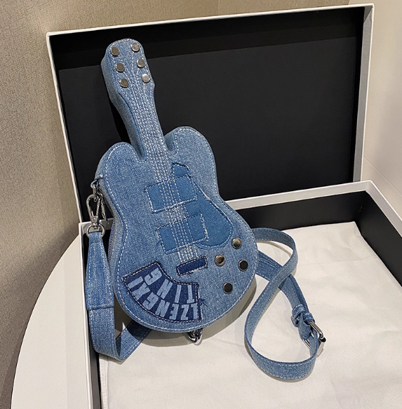 กระเป๋าสะพาย ผ้ายีนส์ จำลอง ทรงกีตาร์ แบบวัยรุ่น น่ารัก ๆ กระเป๋าสะพายแฟชั่น ทรงกีตาร์ เก๋ ๆ 775304