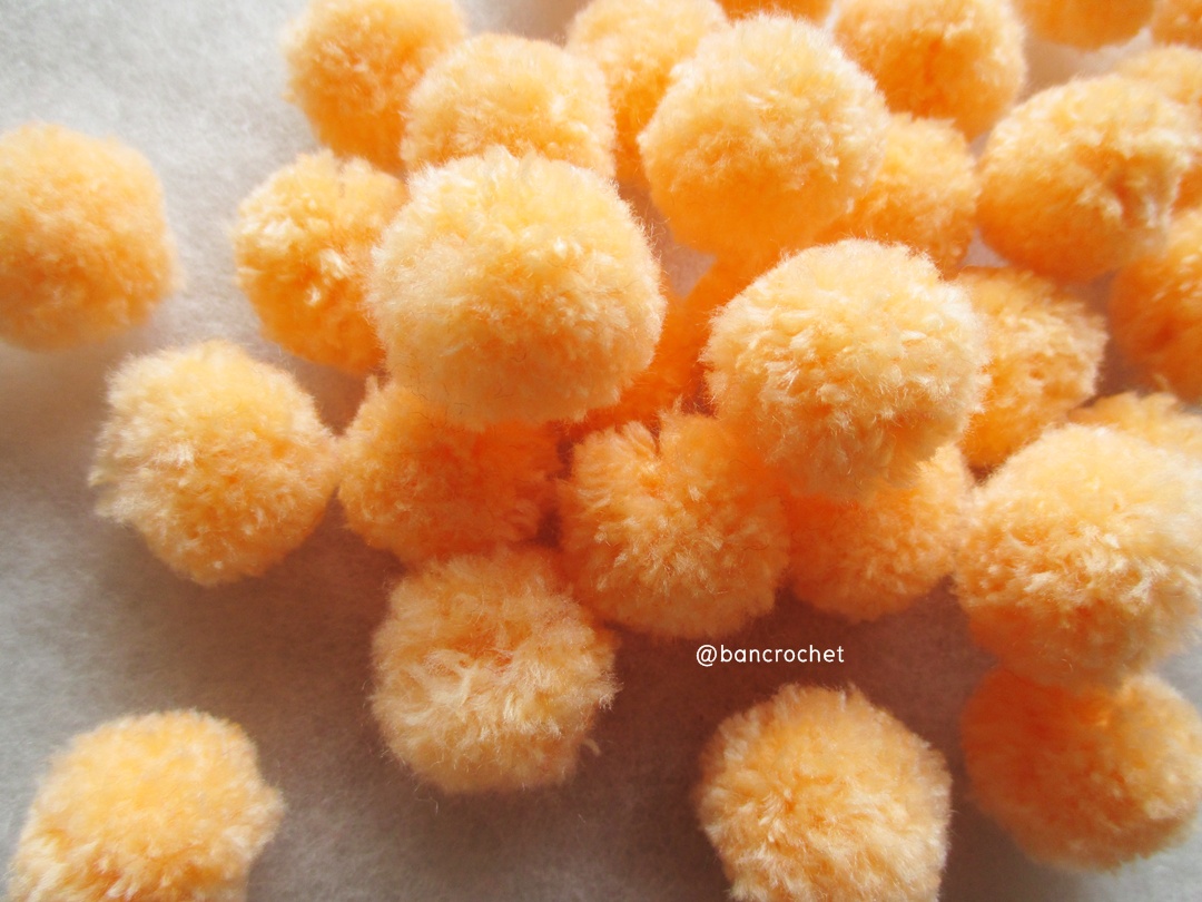 ปอมปอมไหมพรม ขนาด 2.5-3 ซม pom poms crochet ส้มอ่อน 2.5-3ซม.