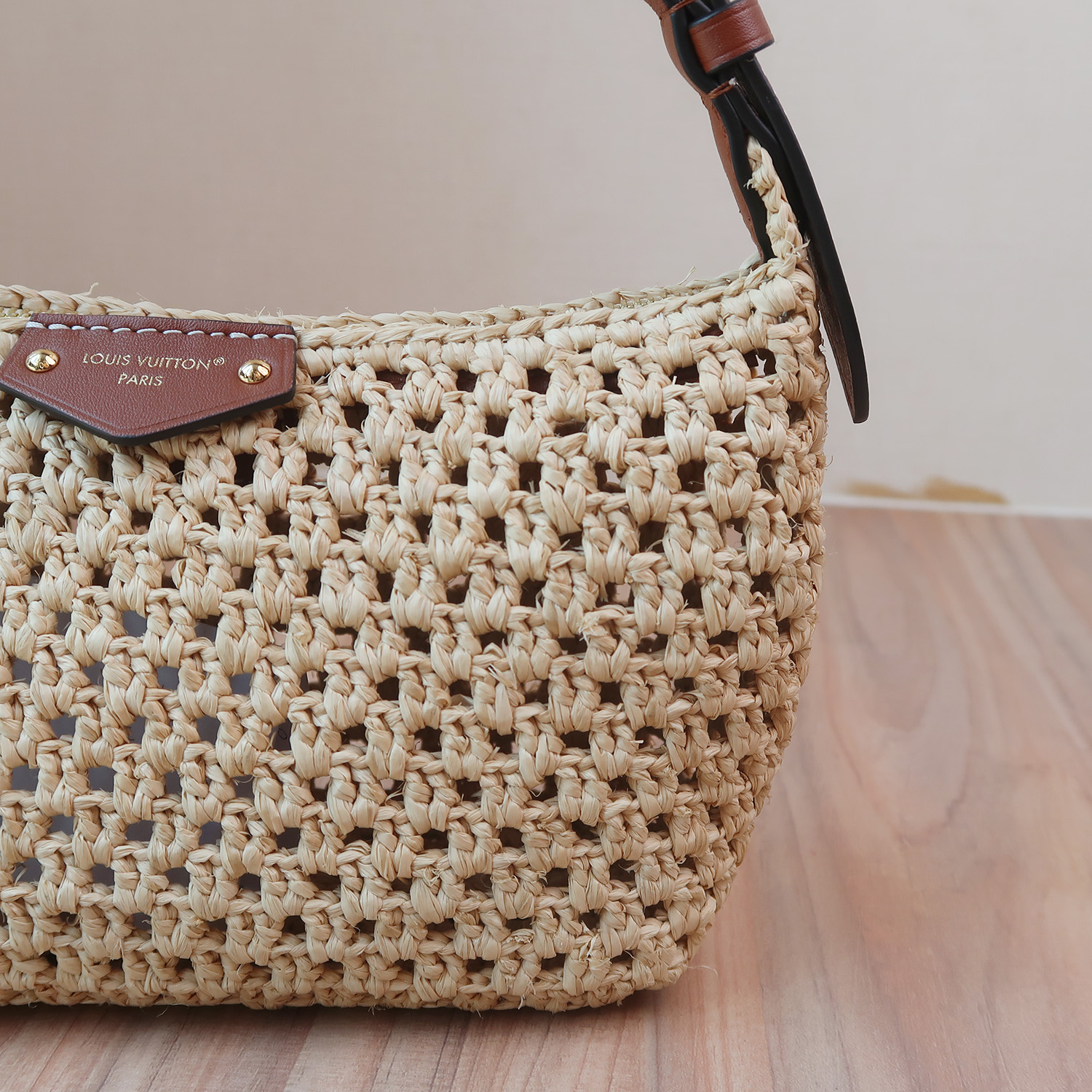 LV Natural Tan Raffia Hills Pochette (พารากอน 8 วัน)