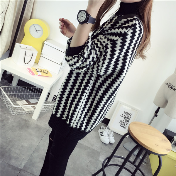 เสื้อไหมพรมคอปีน เนื้อดี ลายขาวดำเก๋ๆ ทรงสวย ไม่เหมือนใคร พร้อมส่งจ้า