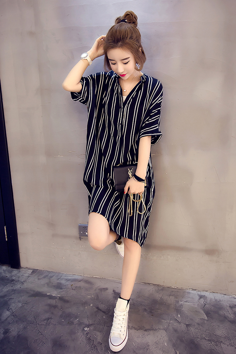 เดรสทรงเก๋ แนวๆ ผ้าโพลิ สีดำลายทาง พร้อมส่ง