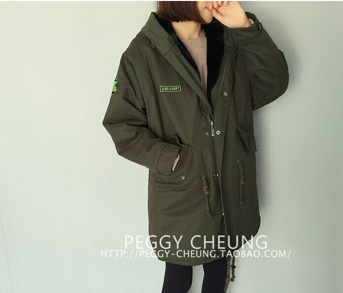 เสื้อคลุมกันหนาวฮู้ดดี้ ทรงโคล่ง สีเขียว เท่ๆ ผ้าไม่หนามาก กันหนาวกันลม ซับในขนแมวนุ่มๆ พร้อมส่งจ้า เขียวทหาร