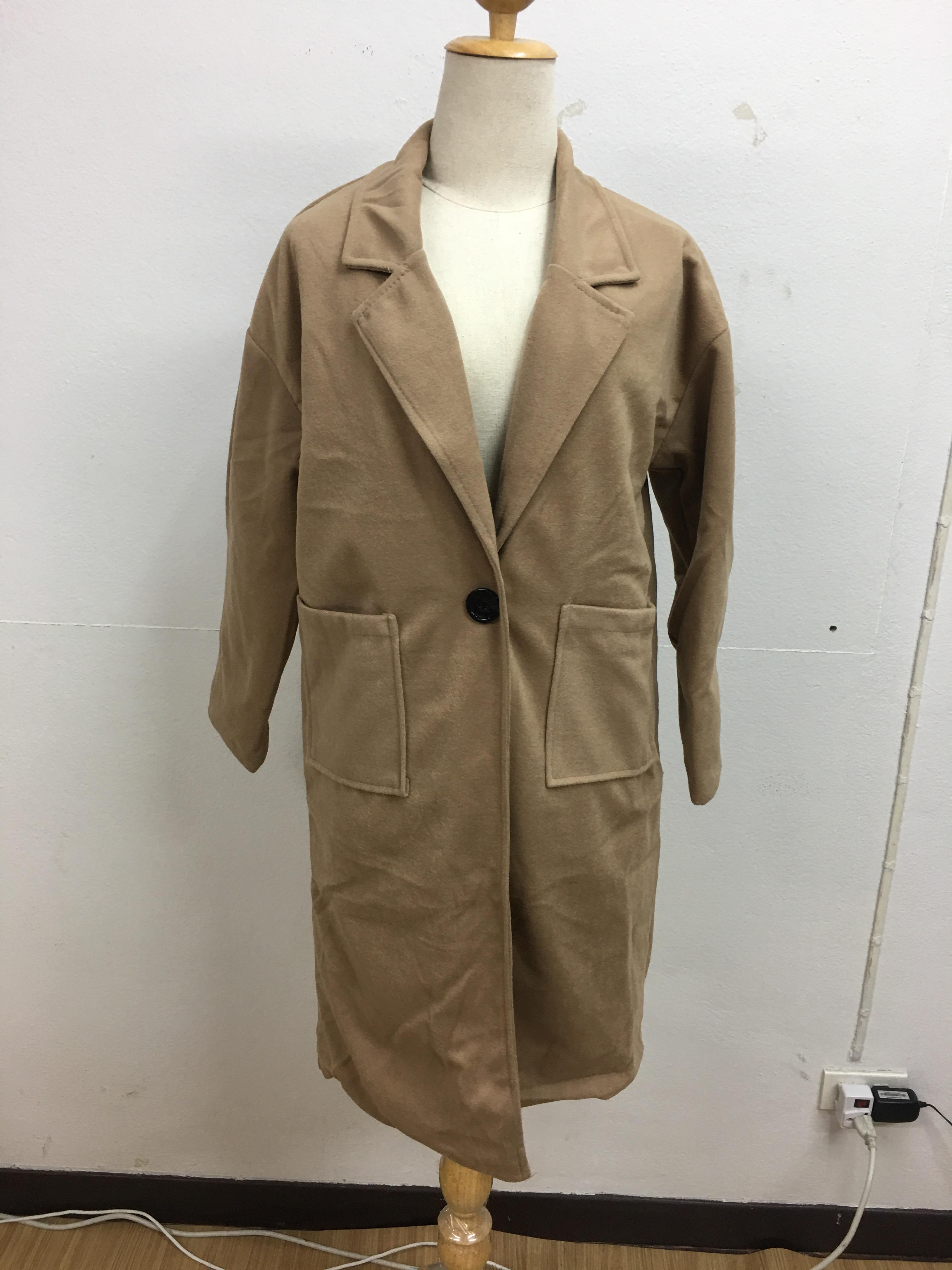 เสื้อโค้ททรงสวย แบบผู้ดี ผ้าสักกะหลาดผสมสำลี เนื้อไม่หนา บุซับในกันลม จะใส่คลุม หรือใส่เป็นเสื้อโค้ทปกติก็ได้ พร้อมส่งจ้า สีน้ำตาล,สีกรมท่า