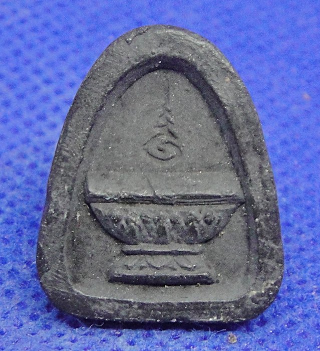 พระปิดตาหลังพาน