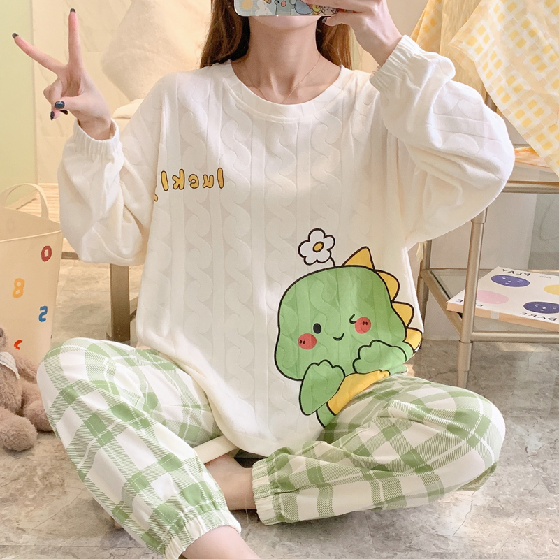 ชุดนอนผู้หญิง