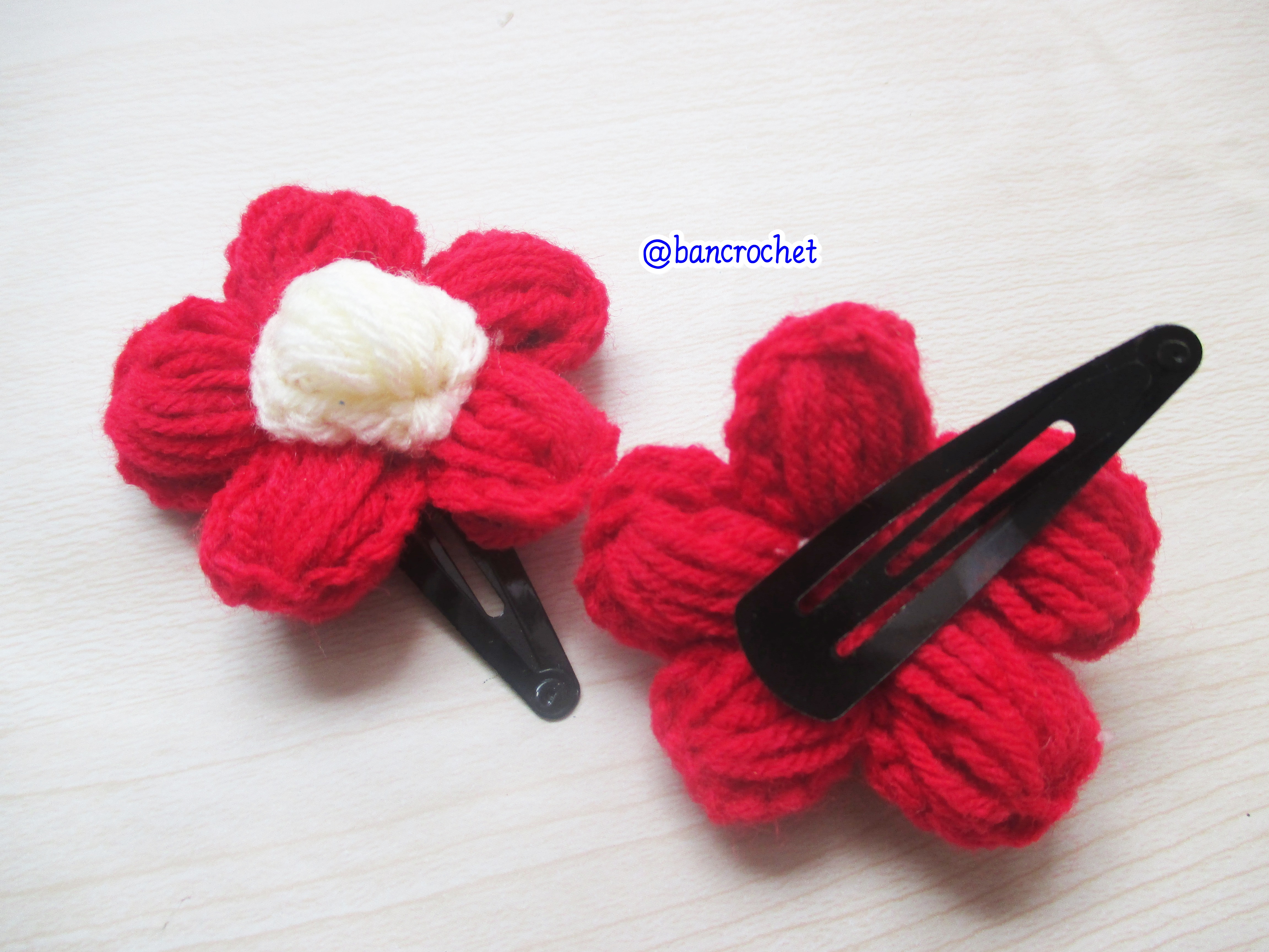 Bancrochet กิ๊บดอกไม้ถักโครเชต์ฟูๆ crochet Flowers Accessories แดง 5 cm
