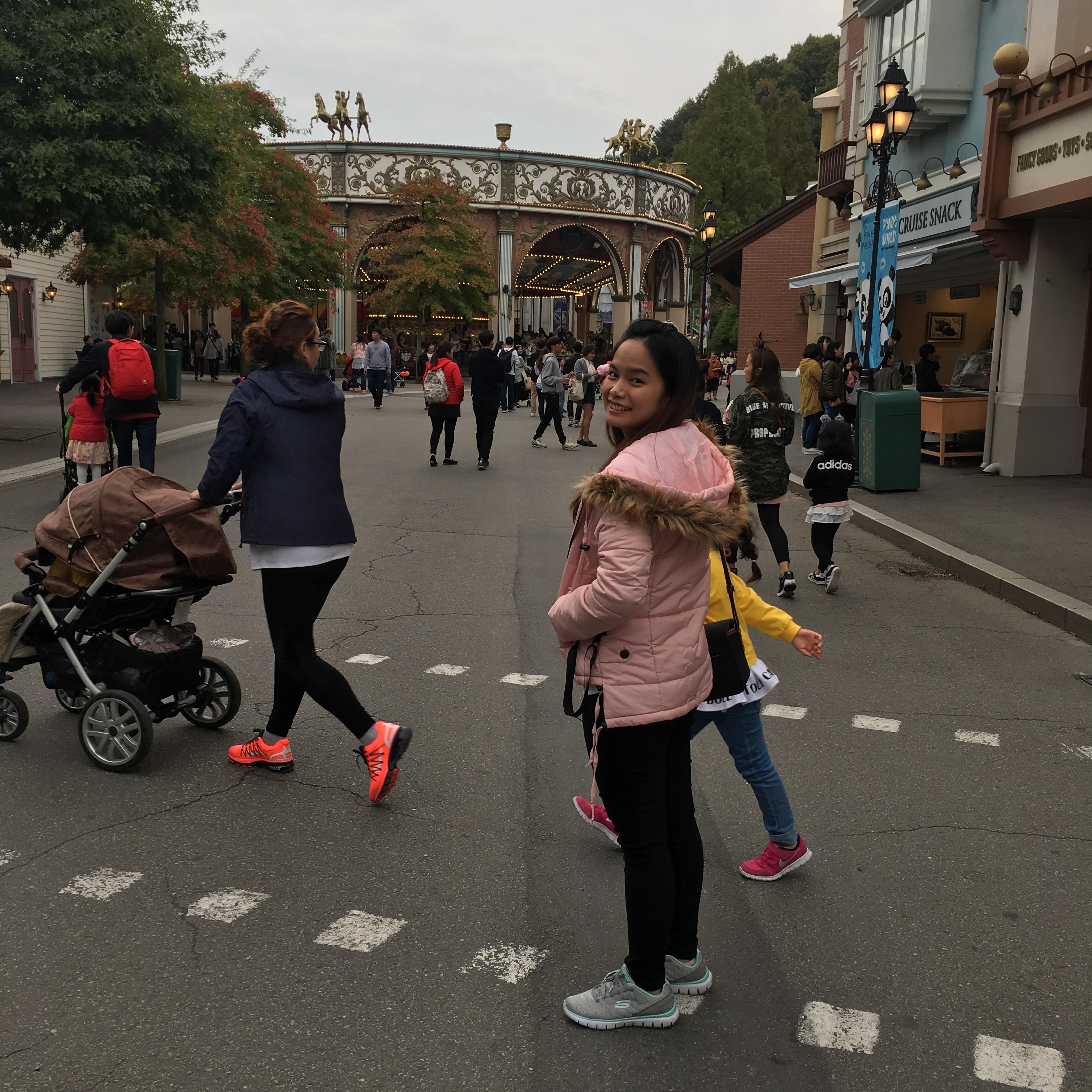 เสื้อโค้ทกันหนาว ประดับเฟอร์ที่ฮู้ด ผ้าร่มเนื้อดีกันลม แต่งรูดชายเสื้อ กระดุม+ซิปหน้า เกาหลีมากๆ พร้อมส่งเลยจ้า