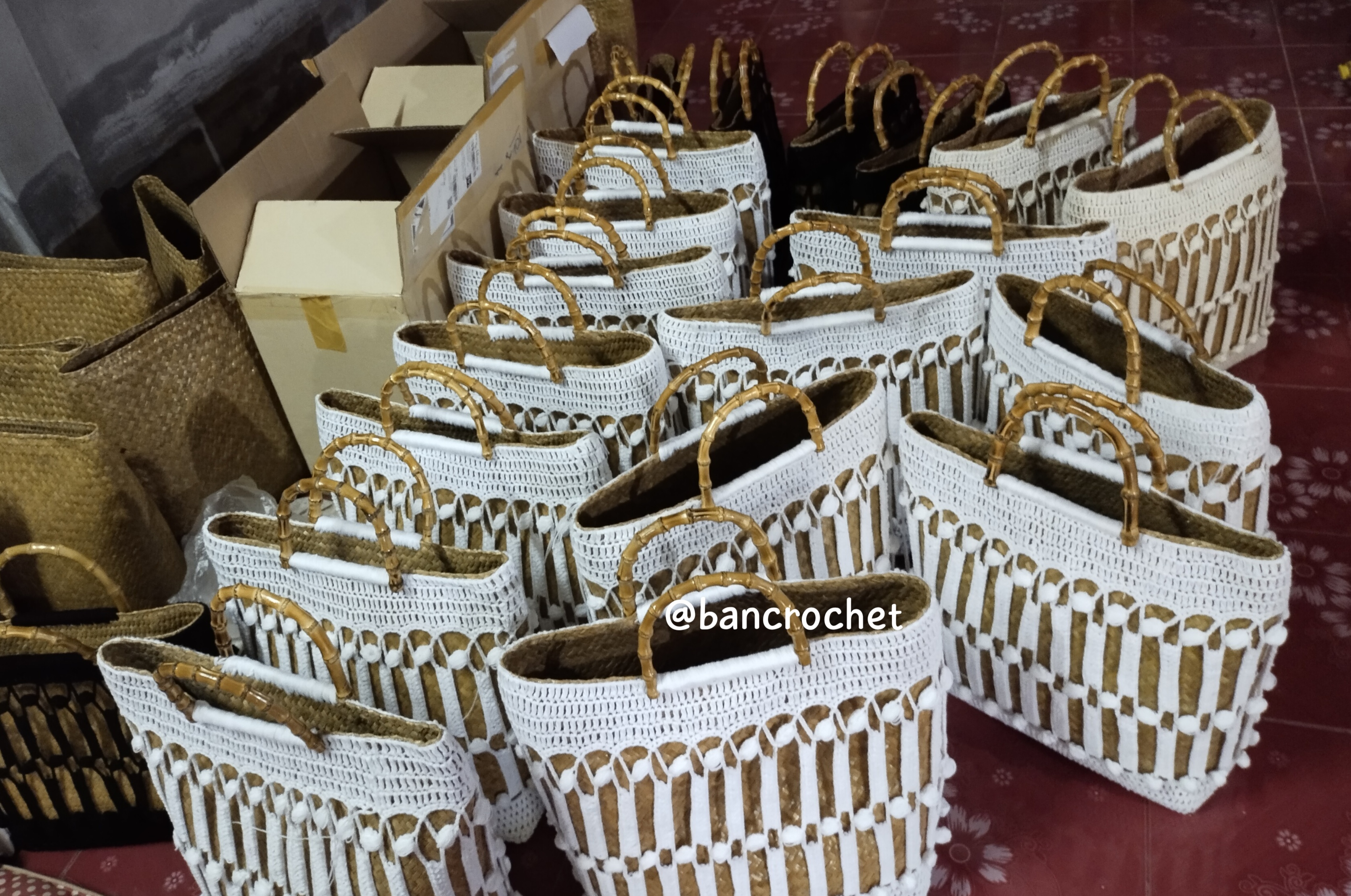 Bancrochet กระเป๋าถักโครเชต์ crochet bag หลากสี 30*30 ซม.