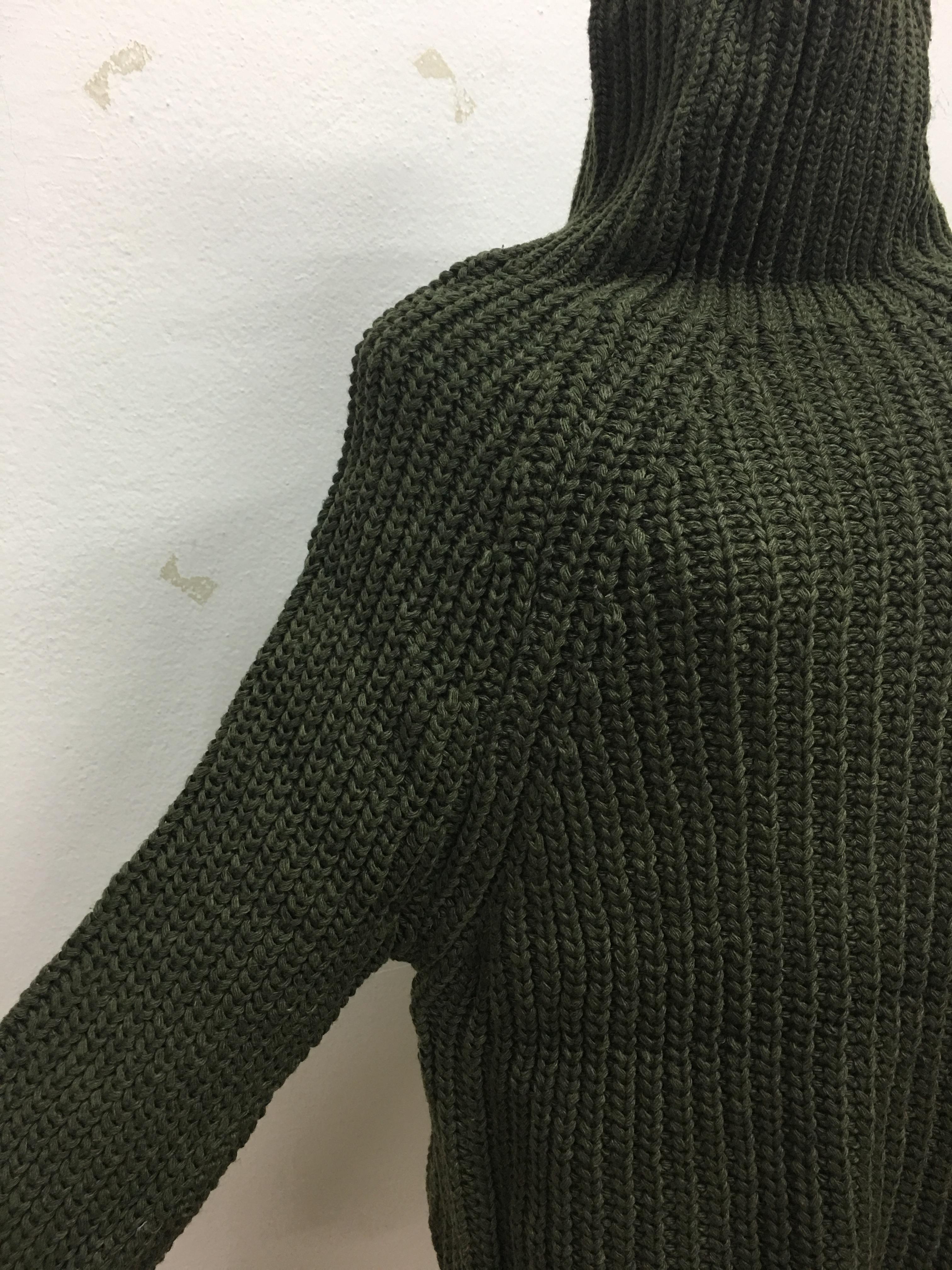 เสื้อไหมพรมคอเต่า ตัวโคล่ง สีเขียว ไหมพรมนุ่ม ยืดได้เยอะ จะใส่เดี่ยวไหรือใส่โค้ทคลุมก็สวยจ้า