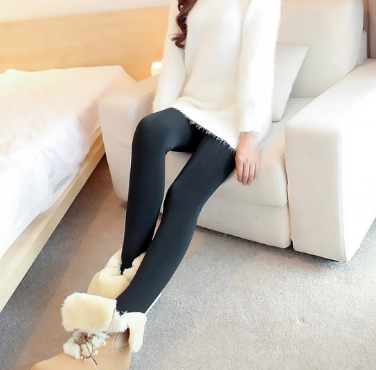 Legging เลกกิ้งขนกันหนาว สีดำ อากาศ 12 องศาขึ้นไปกำลังสบายจ้า ไม่หนามาก ด้านในเป็นขนนุ่ม ยืดได้เยอะ กระชับทรง พร้อมส่งเลยจ้า