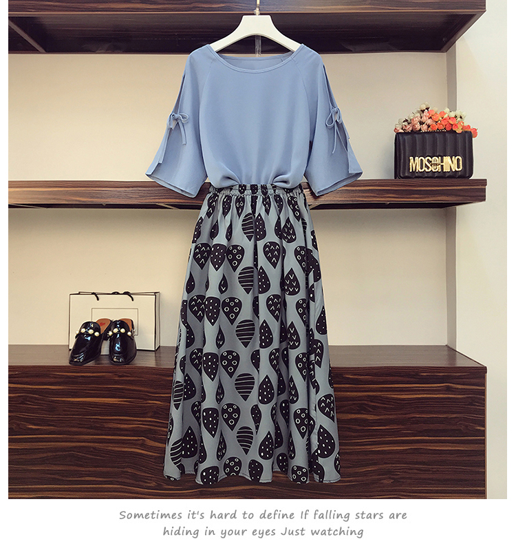 Set_bs1776 ชุดเซ็ท 2 ชิ้น(เสื้อ+กระโปรง) เสื้อแฟชั่นแขนผ่าผูกโบว์สีพื้นฟ้าคราม + กระโปรงยาวลายกราฟฟิคเอวยางยืด ผ้าโพลีเนื้อดีนุ่มใส่สบายผ้าเนื้อดีเรียบสวยไม่ยับง่าย งานเซ็ทเข้าชุดสุดน่ารัก ดีเทลเก๋ๆ ดีงาม แมทช์ได้ลงตัวเข้ากันดูดีที่สุด