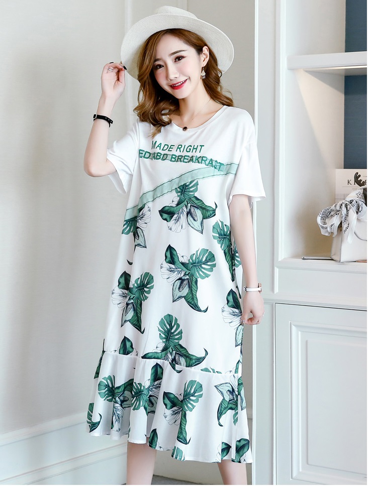Dress4547 เดรสยาวสีขาวลายดอกไม้สีเขียว ชายระบาย งานตัดเย็บอย่างดีมีซับในทั้งชุด ผ้าชีฟองเกรดพรีเมียมเนื้อดี