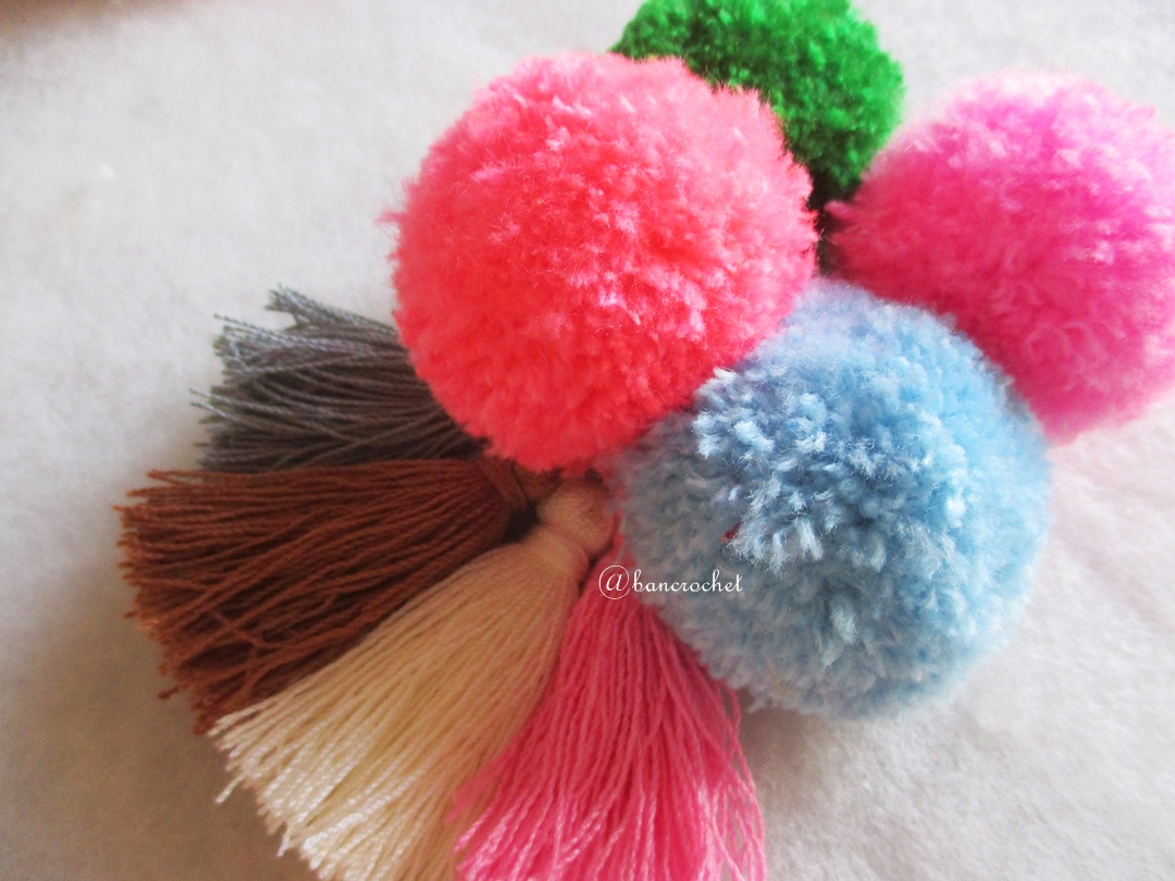 พู่+ปอมปอมแขวนกระเป๋าถักโครเชต์ pompom