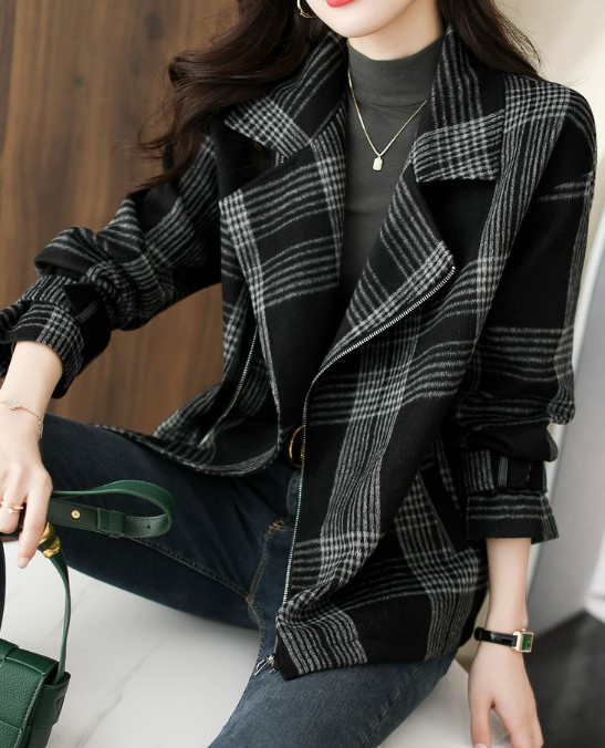 เสื้อคลุม แบบสูท ลายสก็อต โทนสีดำ แจ็คเก็ต ผู้หญิง แบบปกใหญ่ ใส่สวย ใส่เท่ ใส่ทำงาน และ เที่ยว แบบเก๋ ๆ 340591