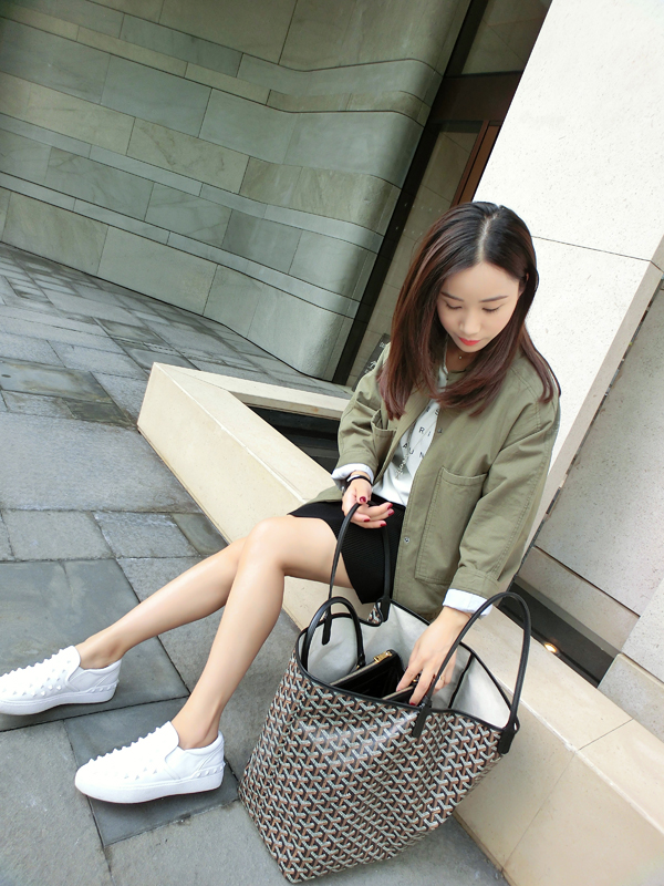 เสื้อคลุมสไตล์เกาหลี สีเขียวทหาร ทรงสวย ผ้าป่านบุซับในเนื้อนุ่ม ใส่คลุมกำลังดี เท่ๆ พร้อมส่งเลยจ้า สีเขียวทหาร