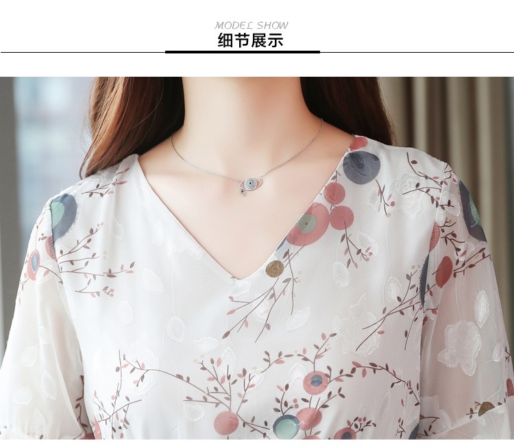 Dress4396 เดรสยาวลายดอกไม้พื้นสีขาว แขนสามส่วนระบาย ซิปข้างใส่ง่าย มีซับในอย่างดีทั้งชุด ทรงคอวีใส่แล้วดูเพรียว