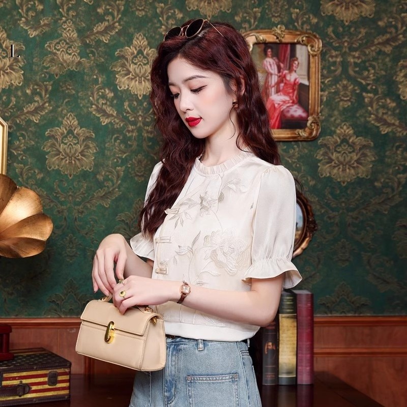 เสื้อเชิ้ตผู้หญิงใส่ทํางาน 390 บาทต่อชิ้น ฟรีค่าจัดส่ง