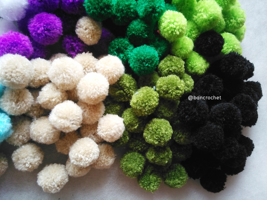 ปอมปอมไหมพรม ขนาด 2.5-3 ซม pom poms crochet (เฉพาะราคาส่ง คละสี สั่งขั้นต่ำ 50 ชิ้น) คละสี 2.5-3 ซม.