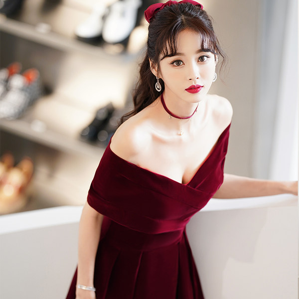 ชุดราตรี ชุดราตรีสวยหรู แบบ ทันสมัย Evening dress