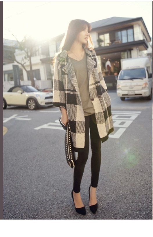 เสื้อกันหนาว ผ้าทอลายตาราง ตัวโคล่ง ทรงสวย สีครีมดำ งานดีสวยเหมือนแบบ พร้อมส่งเลยจ้า ครีมดำ