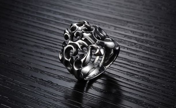 แหวนผู้ชาย แกะลาย ไม้กางแขน แหวน Stainless steel สีเงิน สวยหรู มีระดับ ดีไซน์ คล้าย กงเล็บ ของขวัญให้แฟน สุดหรู 827976