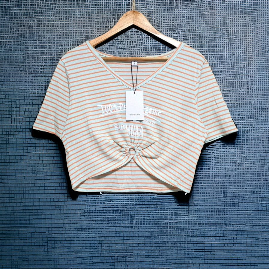 Blouse3962 เสื้อแฟชั่นนำเข้า เสื้อครอปทรงโอเวอร์ไซส์ลายริ้วโทนสีเขียวพาสเทล แต่งดีเทลช่วงเอวเก๋ๆ ผ้าคอตตอนโพลีเนื้อดีมีน้ำหนักทิ้งตัว ทรงฟรีไซส์ใส่สบาย งานน่ารักใส่เดี่ยวกับยีนส์เท่ๆ หรือใส่คลุมทับเดรสก็น่ารัก