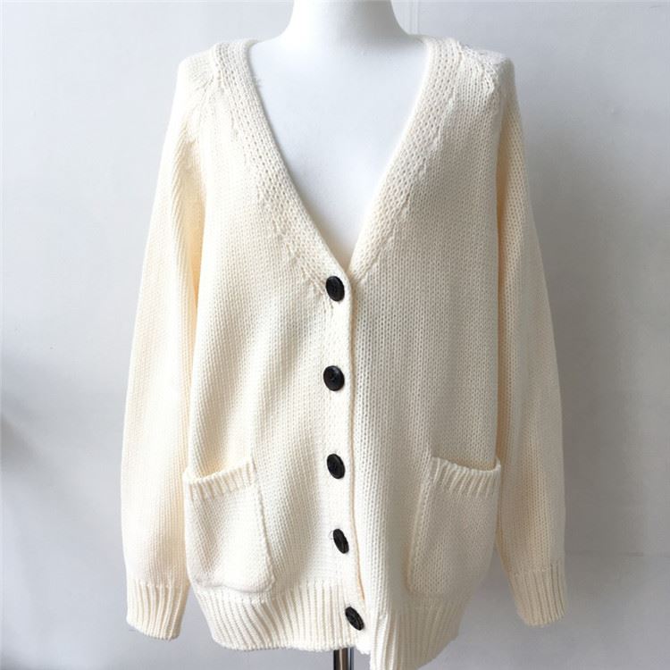 เสื้อคลุมไหมพรมถักทรงสวย เนื้อนิ่มยืดได้เยอะ ทรงน่ารักงานดี พร้อมส่งเลยจ้า ขาวครีม