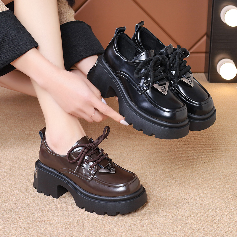 รองเท้าผ้าใบเสริมส้นสูง ไซต์35-39 สนใจทักแชท ฟรีค่าส่ง!