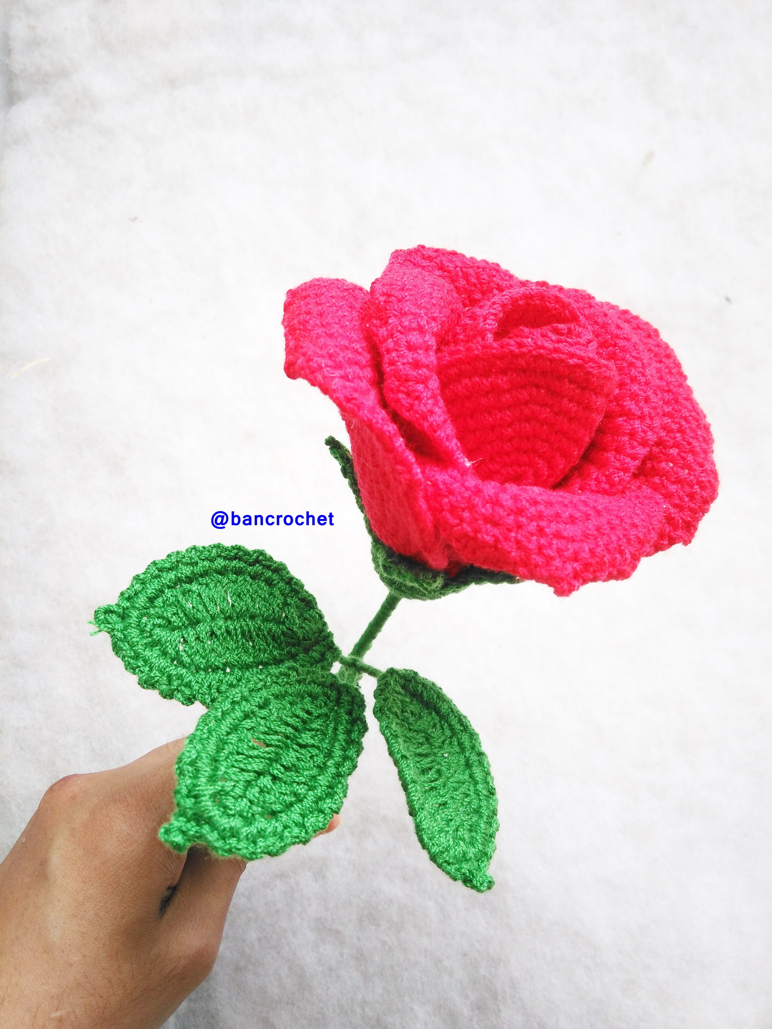 Bancrochet ดอกกุหลาบถักโครเชต์ crochet roses แดง 12 นิ้ว