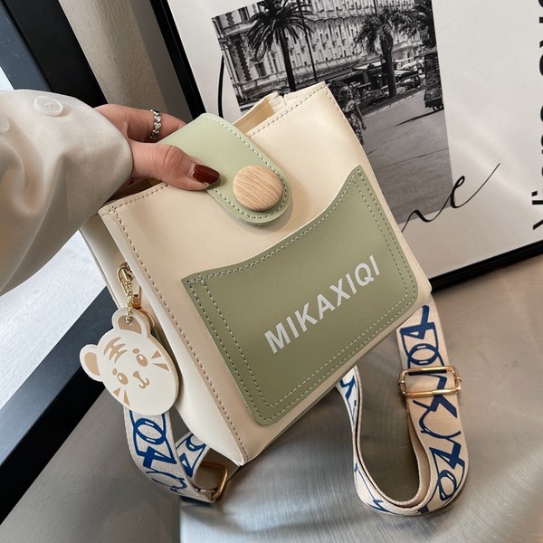 กระเป๋าสะพายข้างผู้หญิง กระเป๋าสะพายข้างใบเล็ก By Cocoa bags