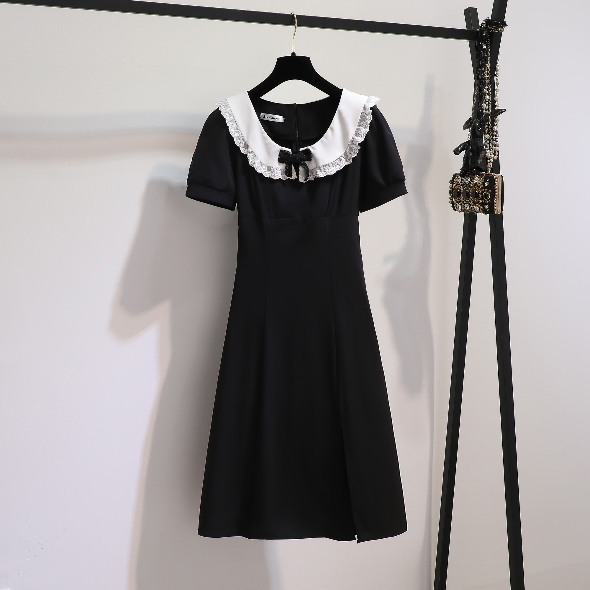 เดรสสาวอวบ มีไซส์ L-4XLอกเสื้อ 38-47 นิ้ว ใส่ได้ทั้งสาวหุ่นดีน่ารักจนถึงสาวอวบพลัสไซส์ จัดส่งฟรี! ทักแชทสั่งซื้อ