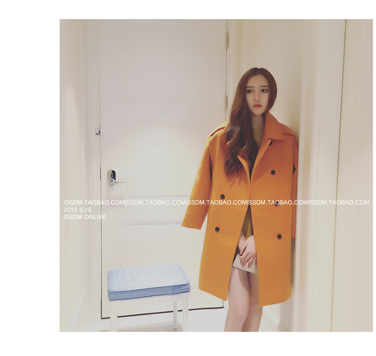 เสื้อโค้ทกันหนาว สีส้ม ทรงยาวโคล่ง แต่งกระดุุม 2 แถว ผ้าวูลผสมสักกะหลาด บุซับในกันลม พร้อมส่ง สีส้มโทนเดียวกับในภาพเลยค่า