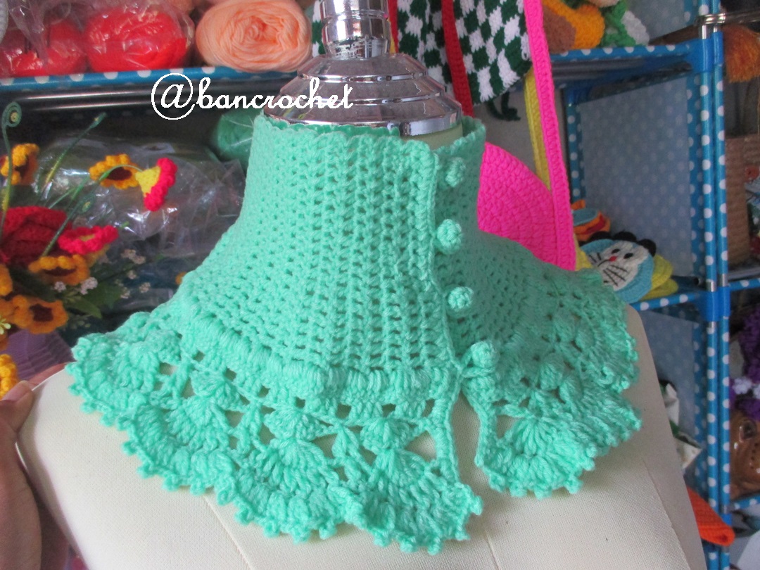 Bancrochet ผ้าคลุมคอถักโครเชต์ แบบมีกระดุมหน้า Crochet cowl สีเขียวมิ้นท์ inch
