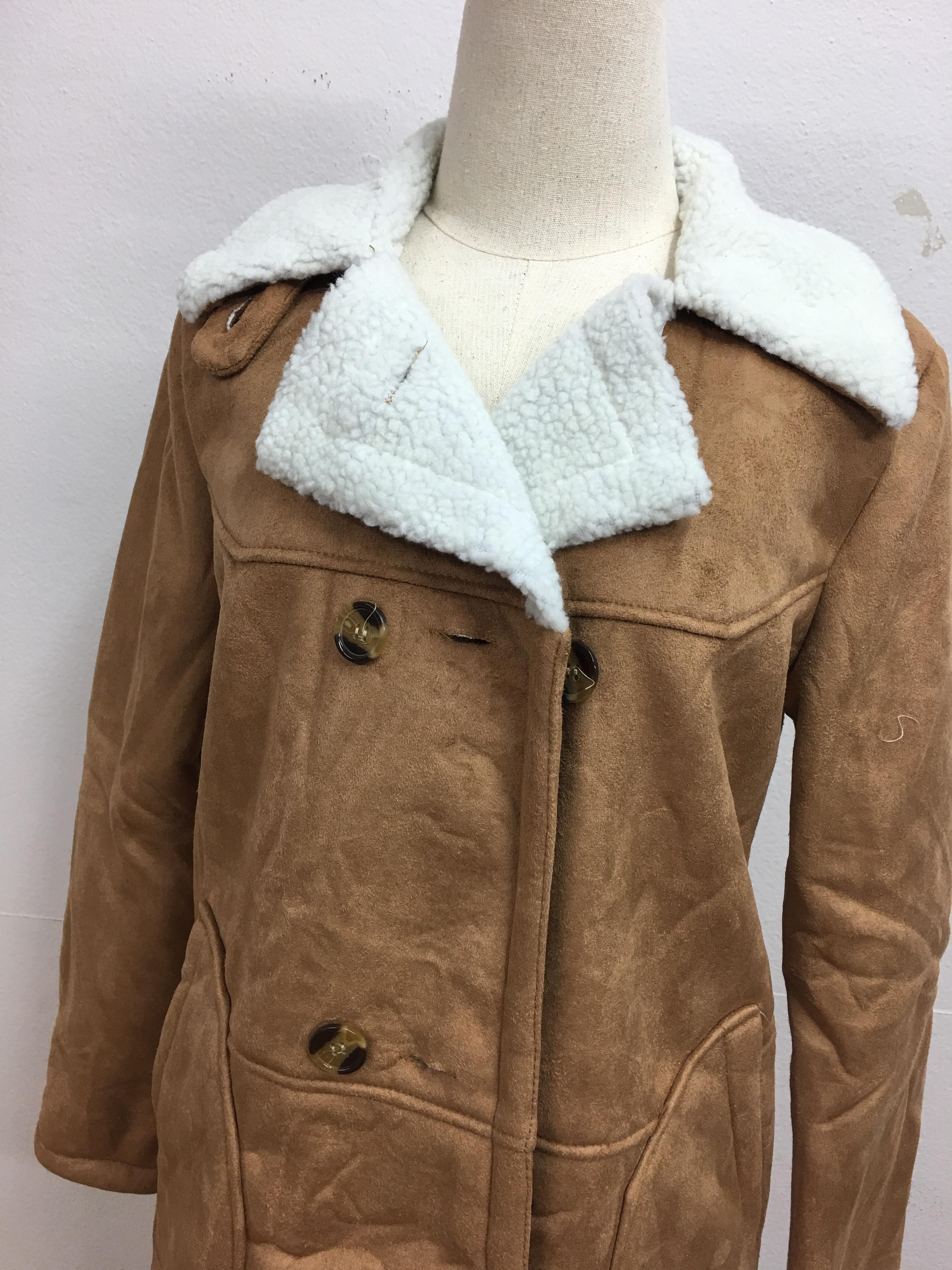 เสื้อโค้ทกันหนาว เนื้อผ้าคล้ายๆหนังกลับ แต่งขนแกะ ดูดี อุ่นนนน แบบเก๋สุดๆ พร้อมส่งเลยจ้า งานตามแบบ