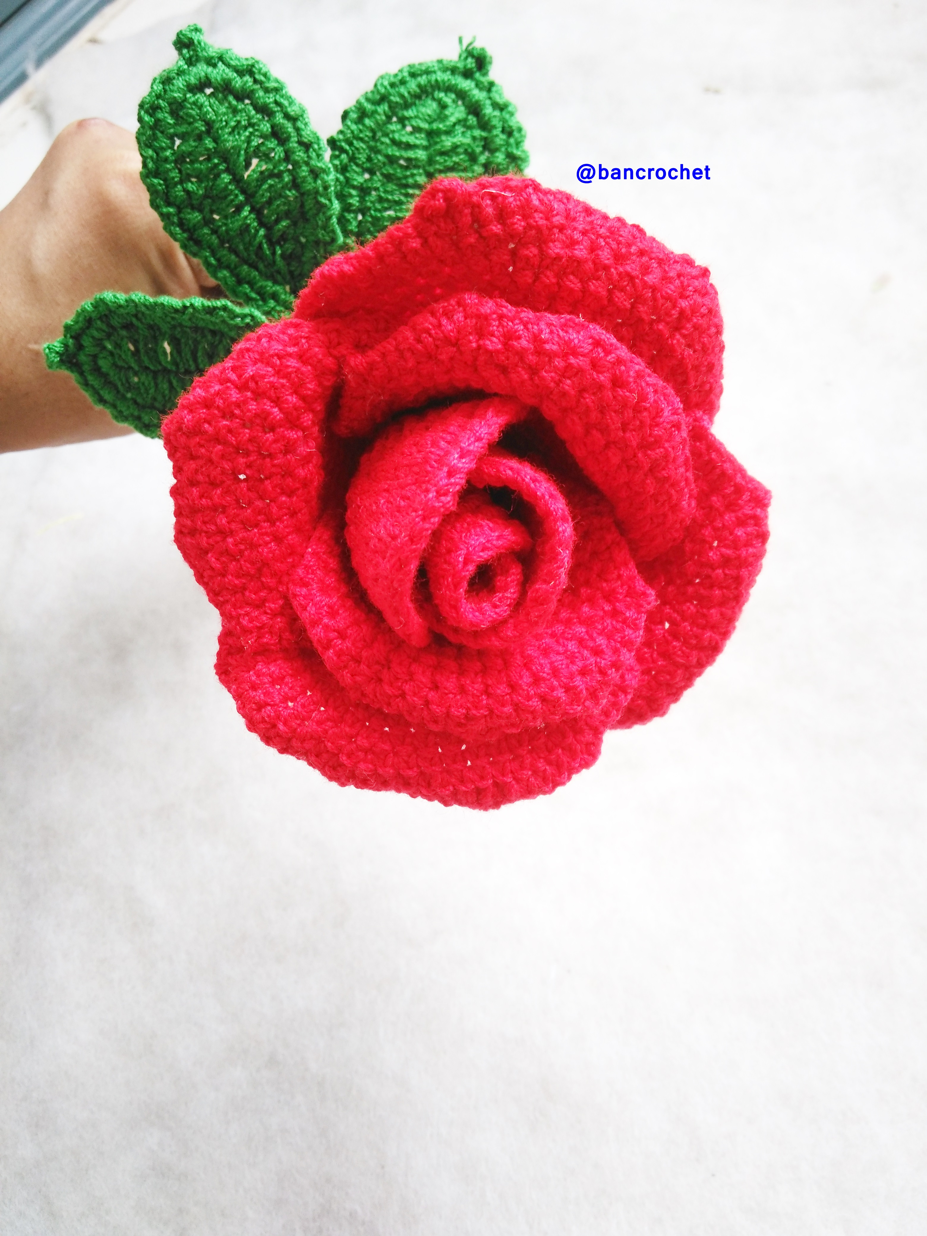 Bancrochet ดอกกุหลาบถักโครเชต์ crochet roses แดง 12 นิ้ว