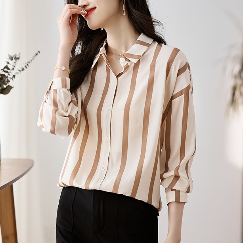 เสื้อเชิ้ตผู้หญิงแขนยาว เสื้อเชิ้ตผู้หญิงใส่ทํางาน 390 บาทต่อชิ้น ฟรีค่าจัดส่ง