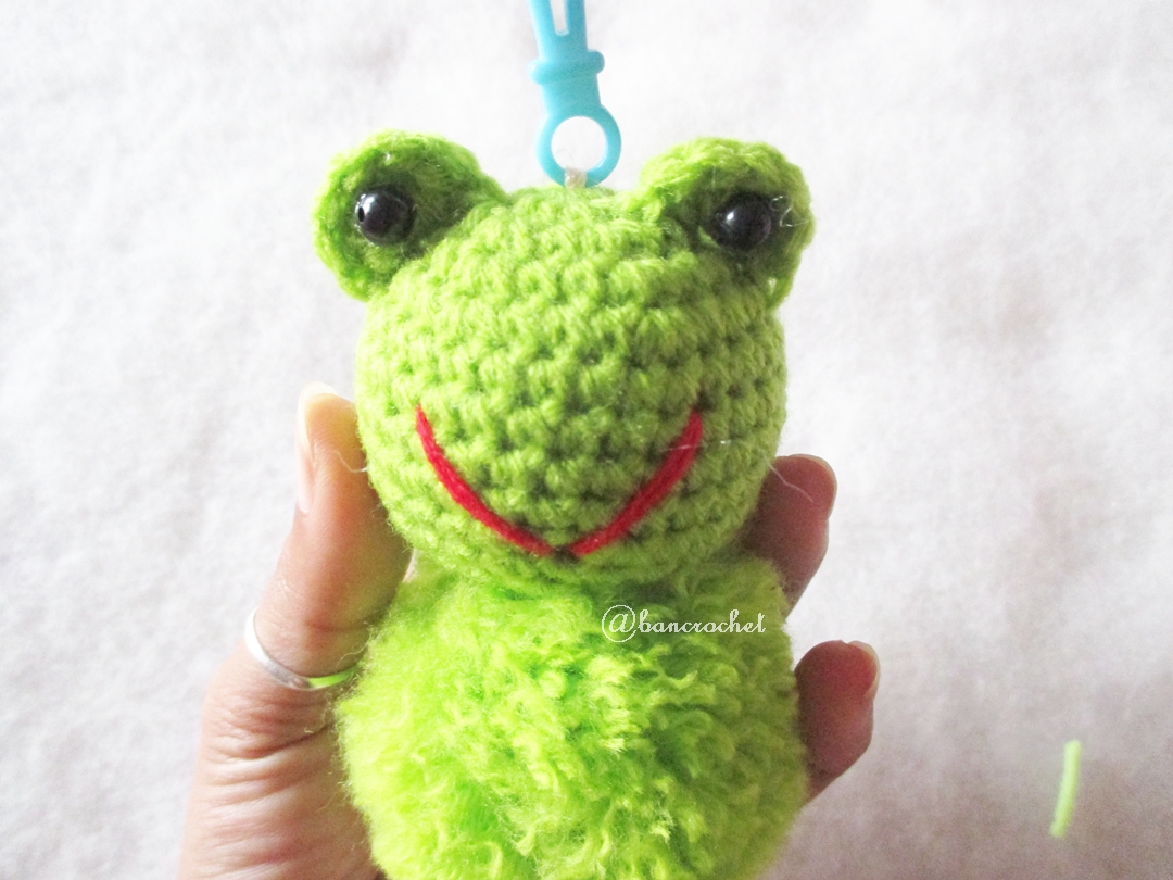 พวงกุญแจปอมปอมเคโระ pompoms keroro crochet keychain