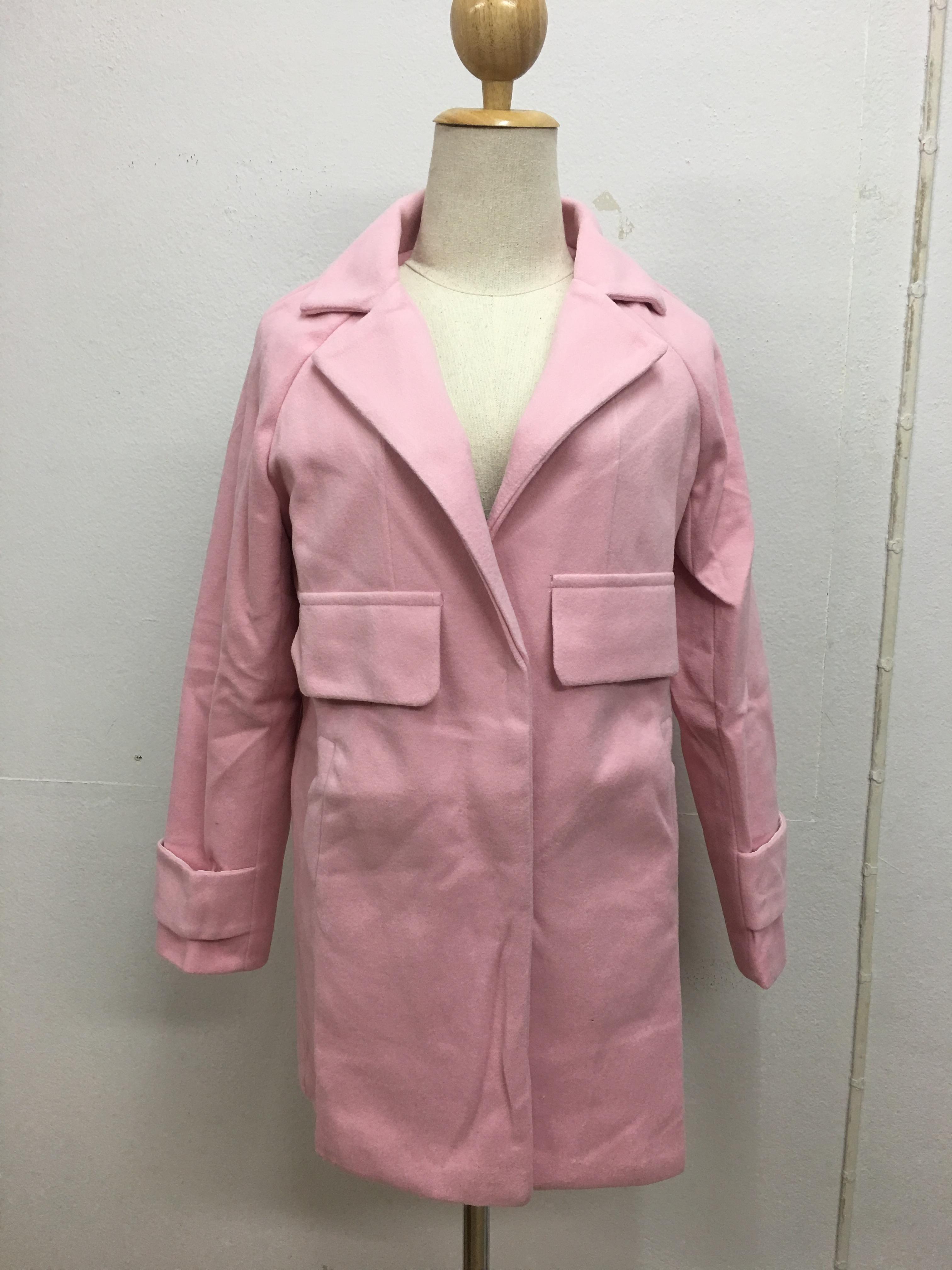 เสื้อโค้ทกันหนาว ทรงสวย ผ้าสำลีผสมสักกะหลาด เนื้อเบา นุ่ม เป็นทรง บุซับในกันลม พร้อมส่งจ้า สีชมพู,เทา กดเลือกด้านล่างได้เลยค่า