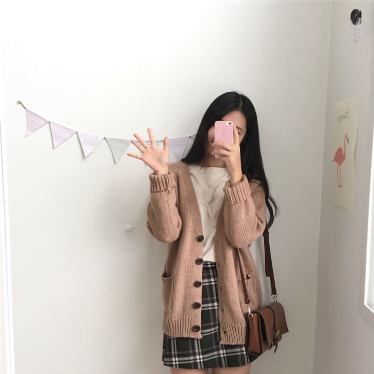 เสื้อคลุมไหมพรมถักทรงสวย เนื้อนิ่มยืดได้เยอะ ทรงน่ารักงานดี พร้อมส่งเลยจ้า เบจ