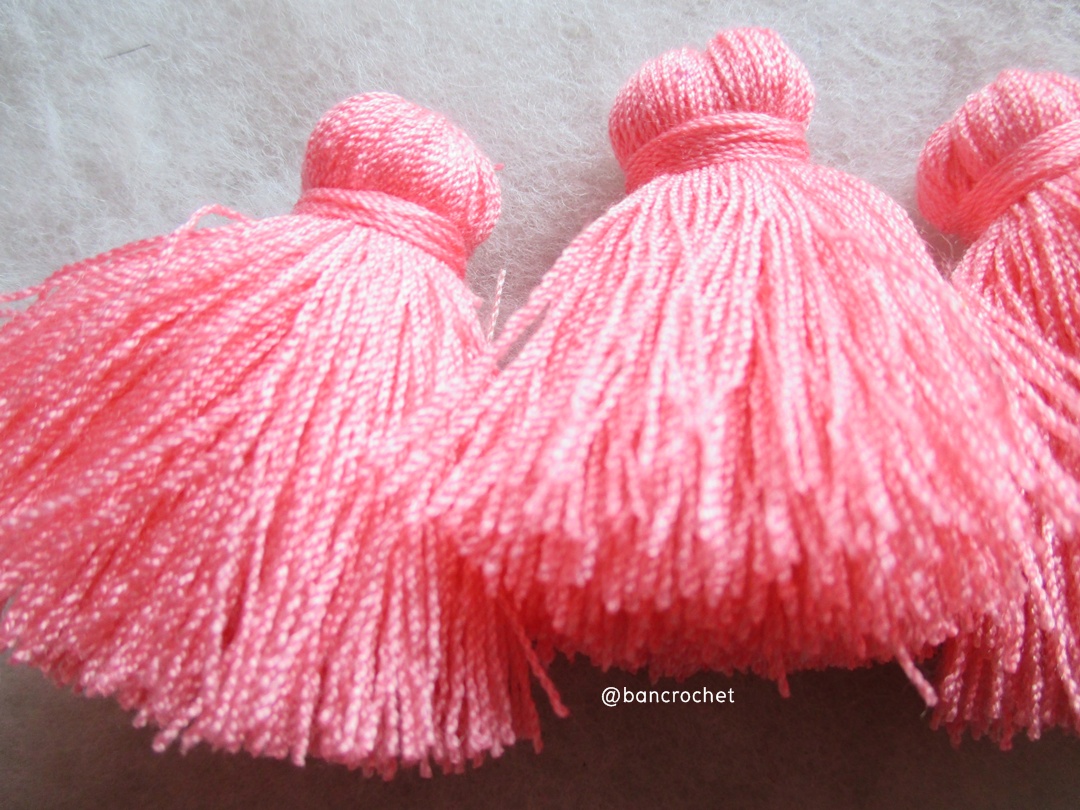 พู่แบบหนาฟู ขนาด 2 นิ้ว 4 ply tassel crochet acrylic yarn 4 ply ส้มโอโรส 2 นิ้ว