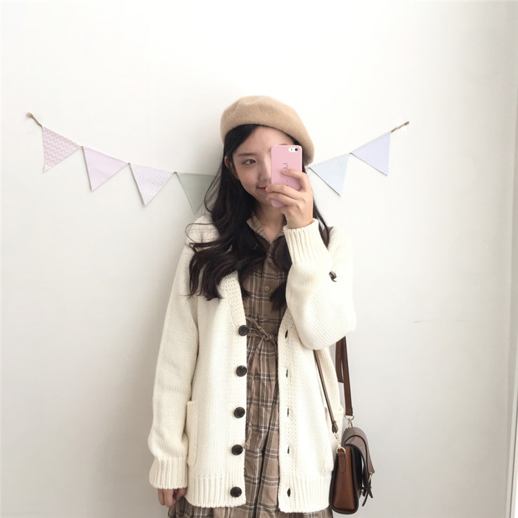 เสื้อคลุมไหมพรมถักทรงสวย เนื้อนิ่มยืดได้เยอะ ทรงน่ารักงานดี พร้อมส่งเลยจ้า ขาวครีม