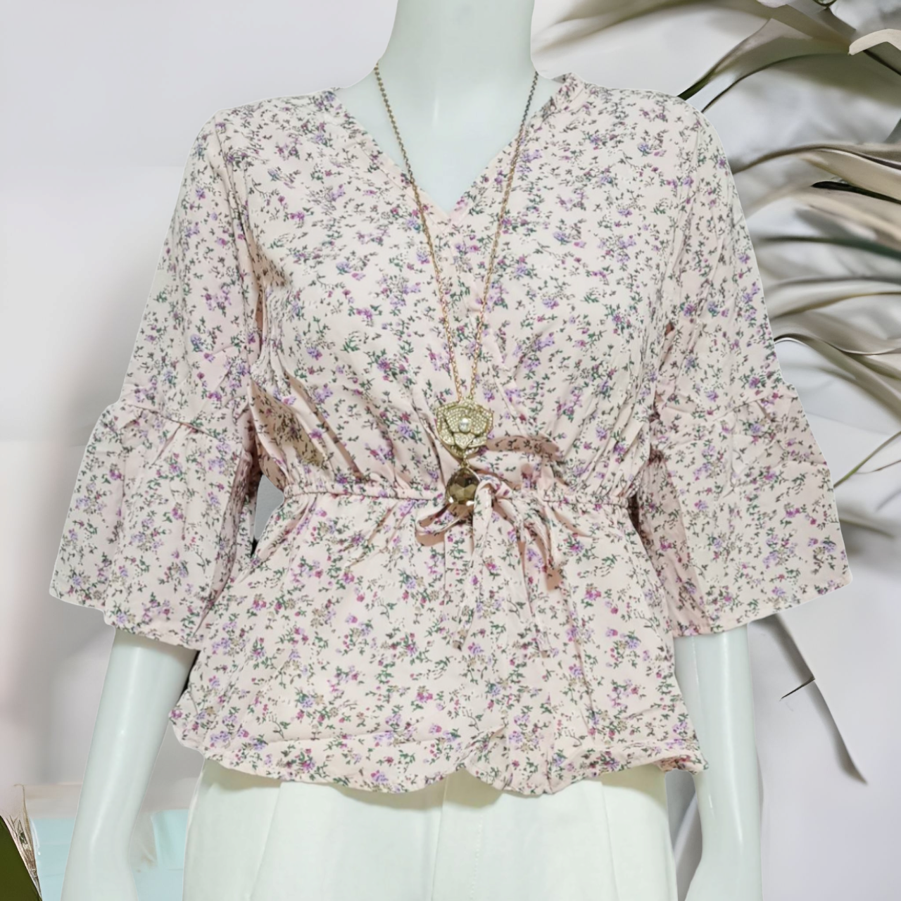 Blouse4053 เสื้อคอวีลายดอกไม้ แขนสามส่วนระบาย เอวสม็อคยางยืด ผ้าชีฟองเนื้อหนานิ่มใส่สบาย งานน่ารัก ใส่เที่ยว/ใส่ทำงานได้ มี 4 สี ดำ, ครีม, ชมพู, ฟ้า